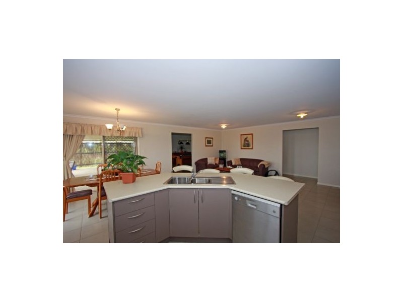 2 Schooner Rise, River Heads QLD 4655