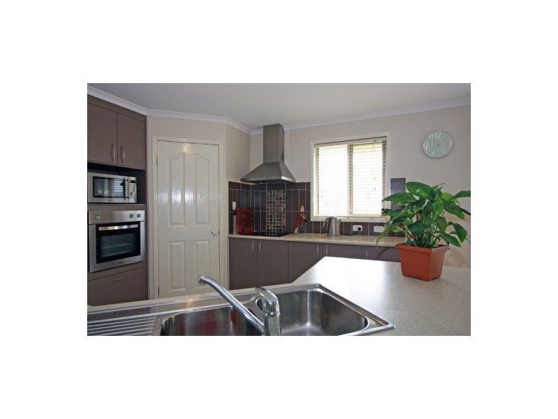2 Schooner Rise, River Heads QLD 4655