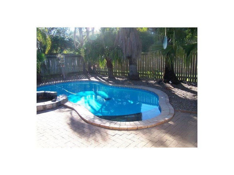 1 Hughes Rd, Wondunna QLD 4655