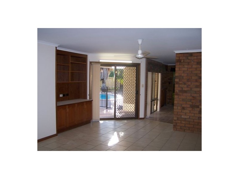 1 Hughes Rd, Wondunna QLD 4655