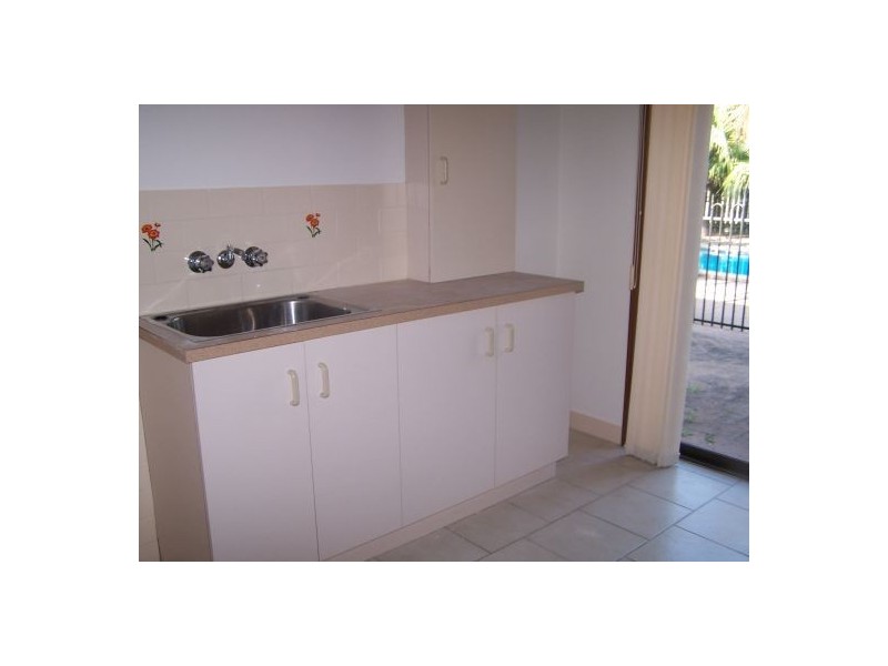 1 Hughes Rd, Wondunna QLD 4655