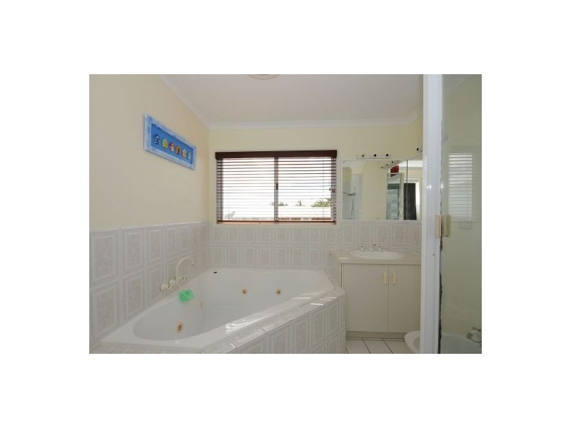 7 Awinya Court, Urraween QLD 4655