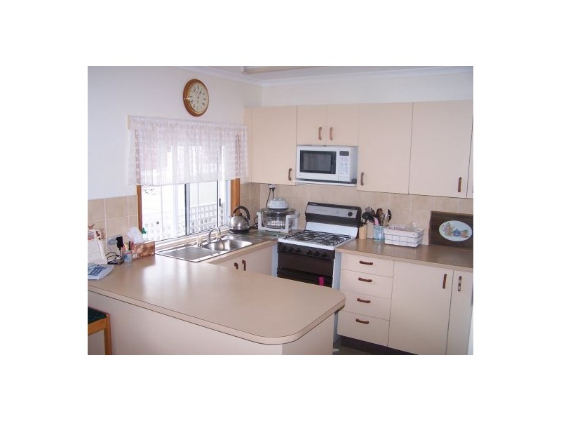 R10 26 Corser St, Point Vernon QLD 4655