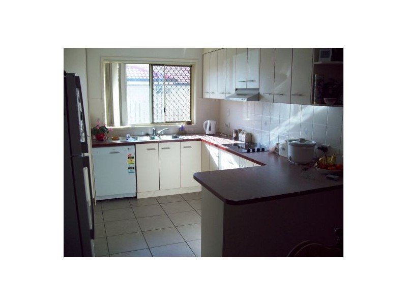 22 Topaz Circuit, Urangan QLD 4655