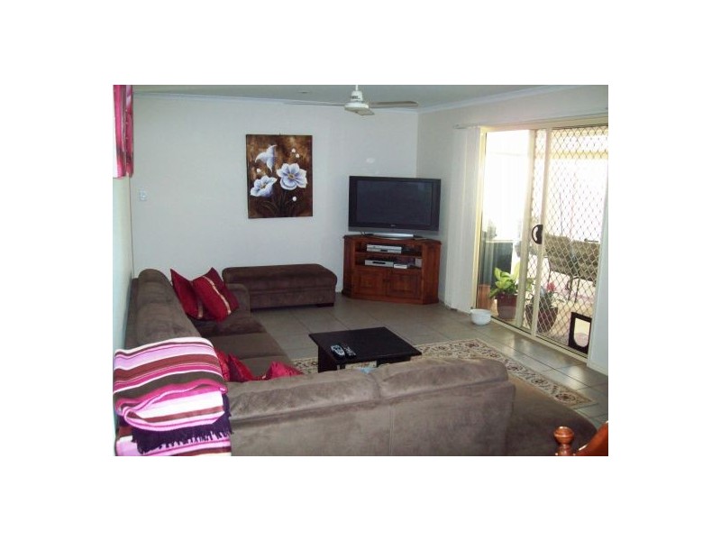 22 Topaz Circuit, Urangan QLD 4655