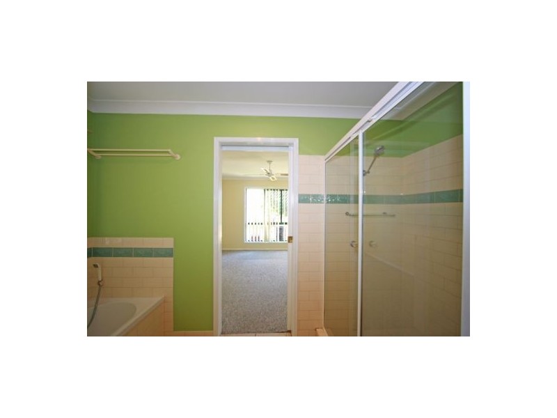 16 Rathdowne Ct, Urraween QLD 4655