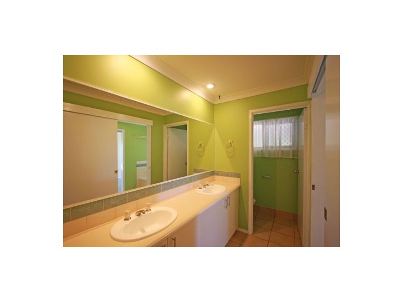 16 Rathdowne Ct, Urraween QLD 4655