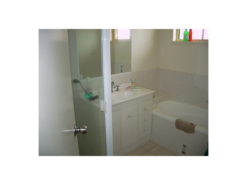 1/4 Jade Court, Urangan QLD 4655