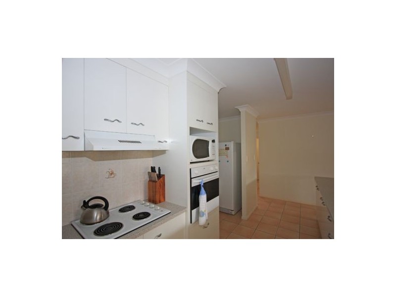 7 Sonder St, Urangan QLD 4655