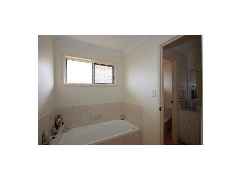 7 Sonder St, Urangan QLD 4655