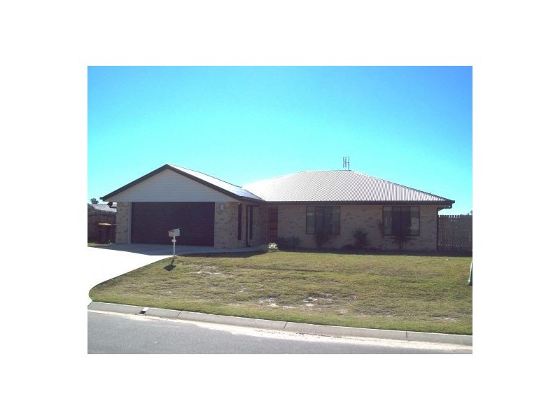 8 Whipbird Ct, Urangan QLD 4655
