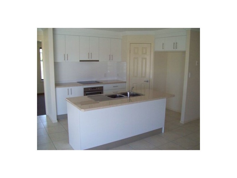 8 Whipbird Ct, Urangan QLD 4655