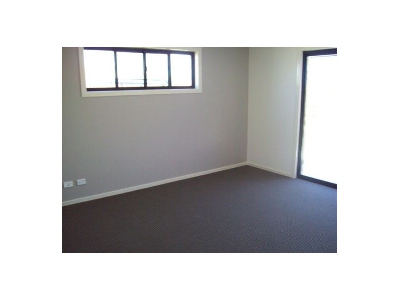 8 Whipbird Ct, Urangan QLD 4655