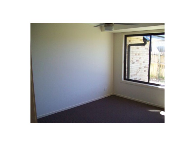 8 Whipbird Ct, Urangan QLD 4655