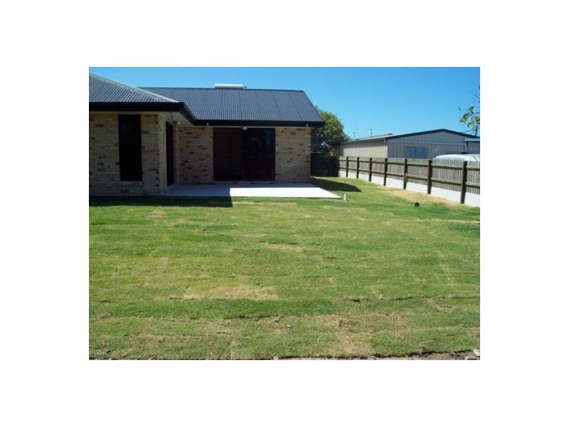8 Whipbird Ct, Urangan QLD 4655