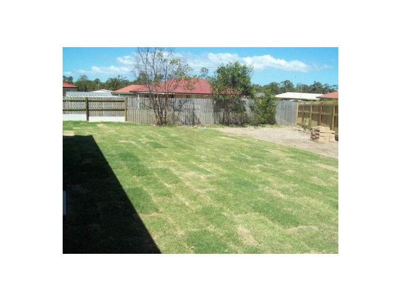 8 Whipbird Ct, Urangan QLD 4655