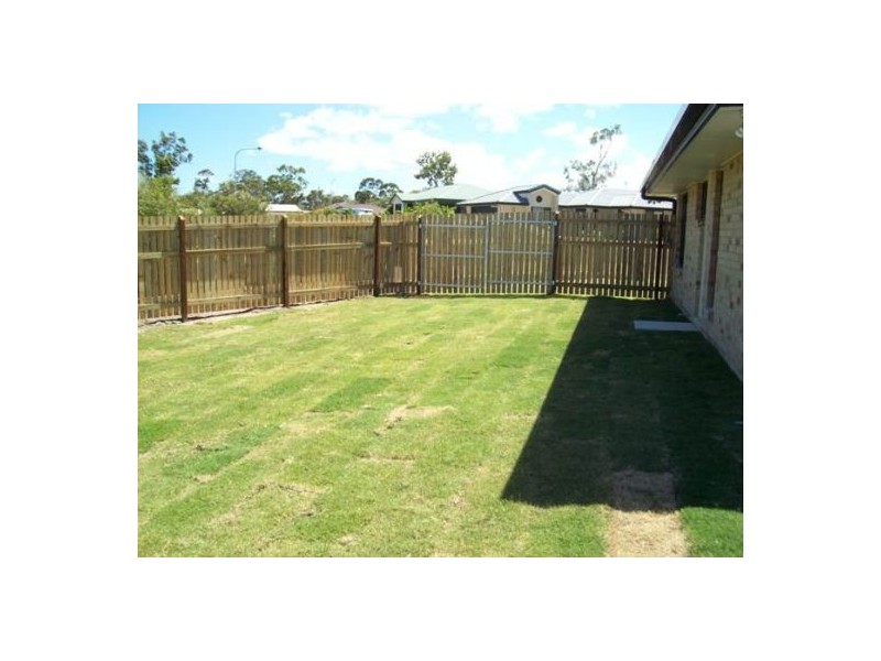 8 Whipbird Ct, Urangan QLD 4655