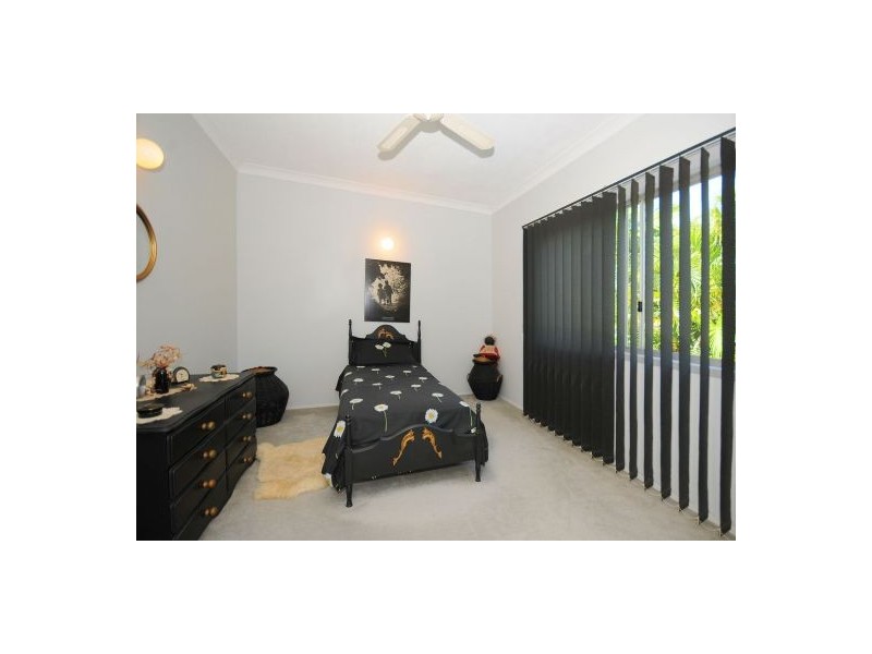 2 Senor Avenue, Urangan QLD 4655