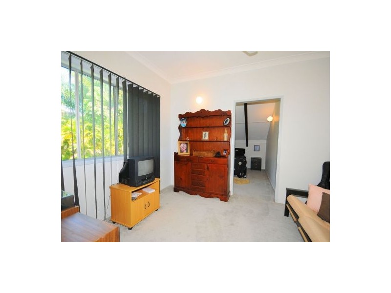 2 Senor Avenue, Urangan QLD 4655