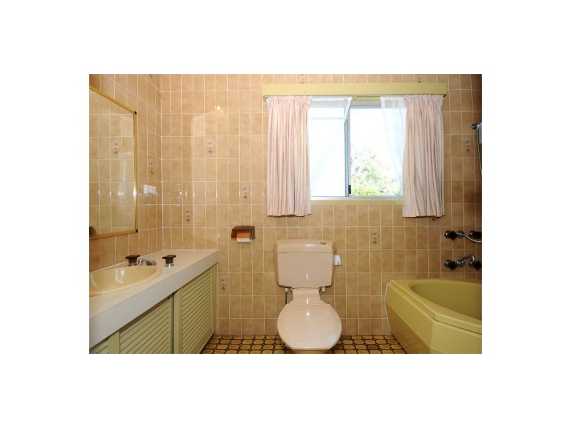 2 Senor Avenue, Urangan QLD 4655