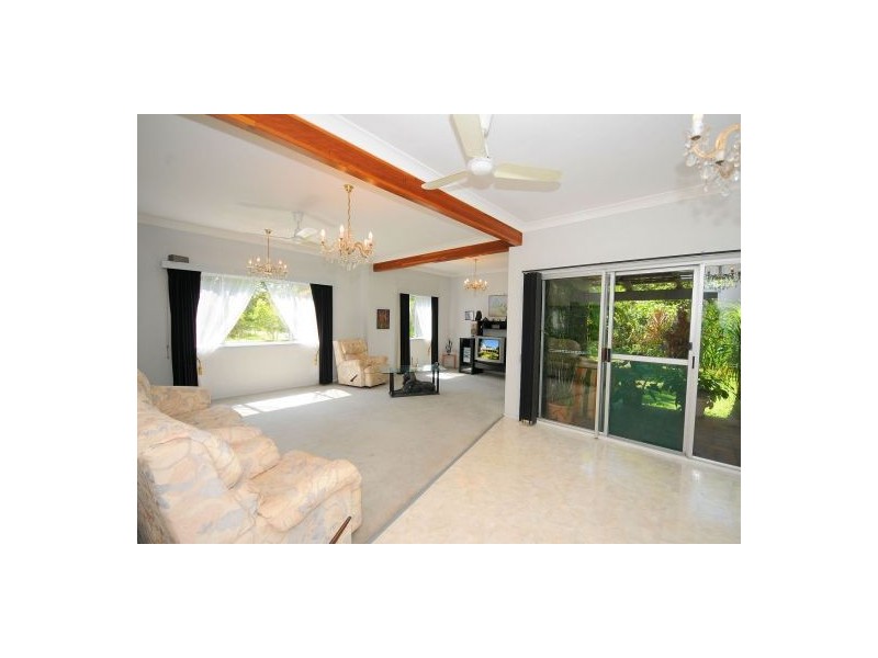 2 Senor Avenue, Urangan QLD 4655