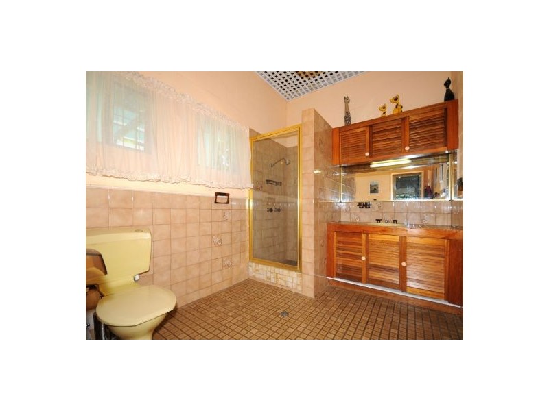 2 Senor Avenue, Urangan QLD 4655