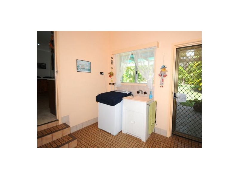 2 Senor Avenue, Urangan QLD 4655