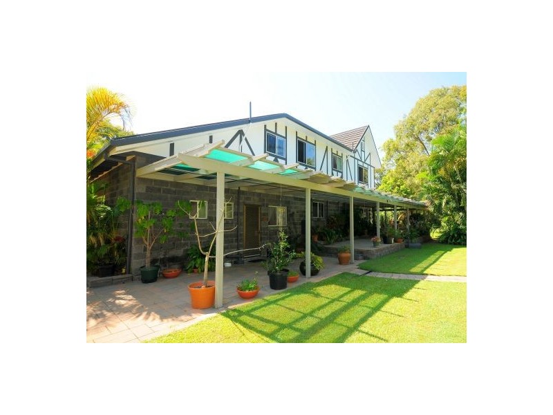 2 Senor Avenue, Urangan QLD 4655