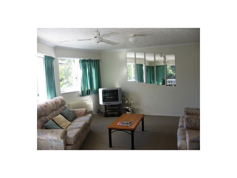 2/407 Esplanade, Torquay QLD 4655