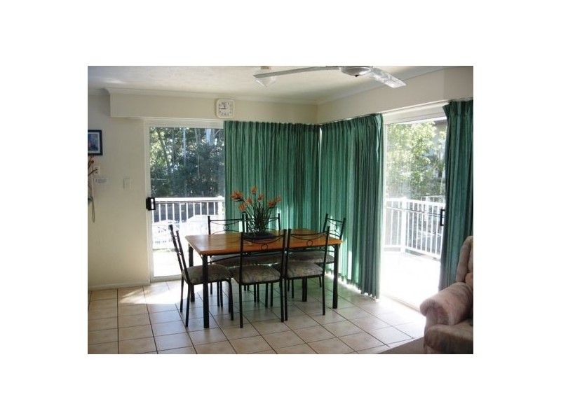 2/407 Esplanade, Torquay QLD 4655