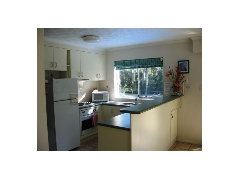 2/407 Esplanade, Torquay QLD 4655