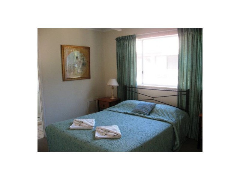 2/407 Esplanade, Torquay QLD 4655