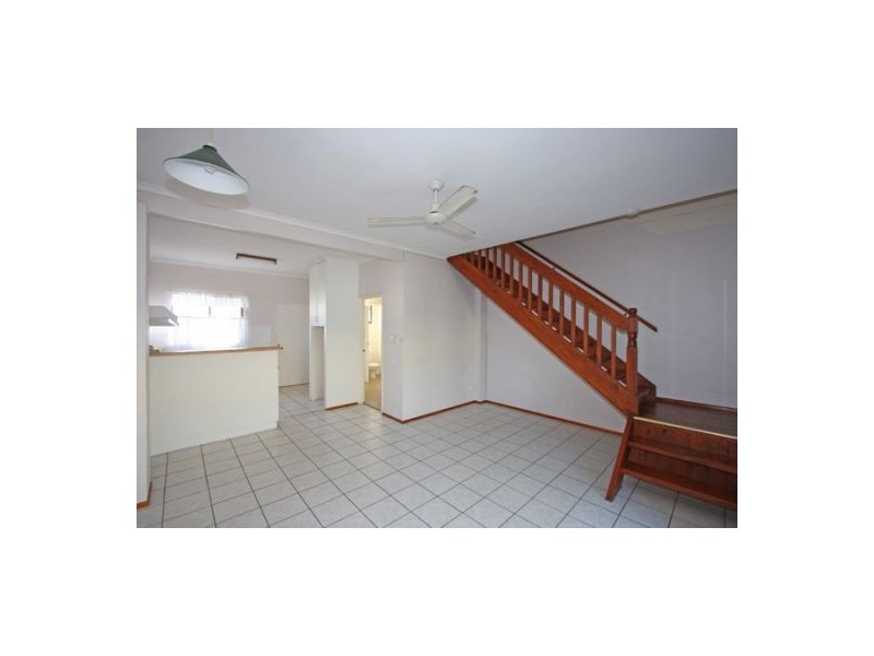 4/445 Esplanade, Torquay QLD 4655