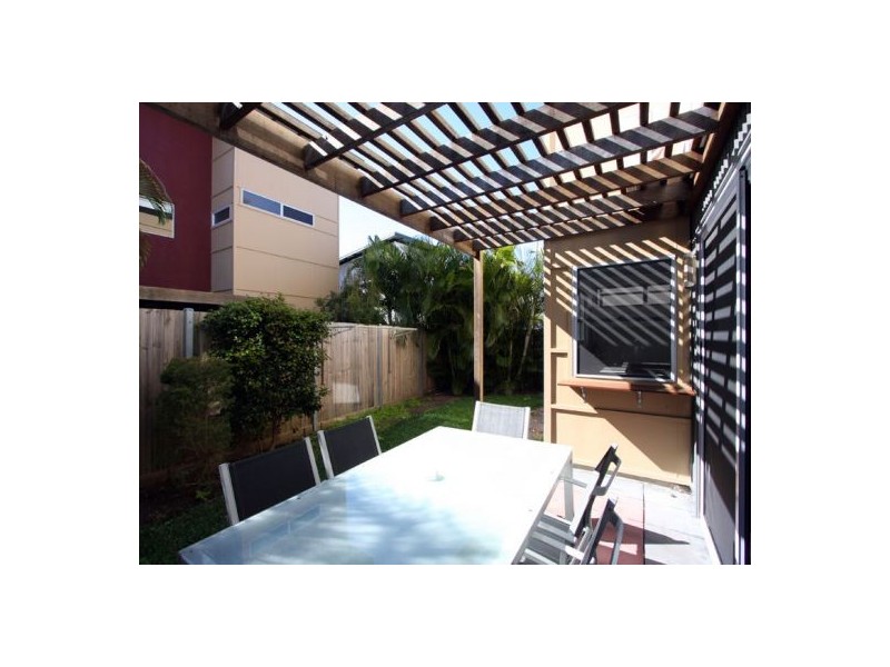 10/136 Pulgul ST, Urangan QLD 4655