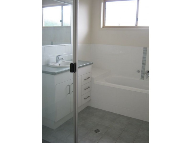 64  Cunningham, Torquay QLD 4655