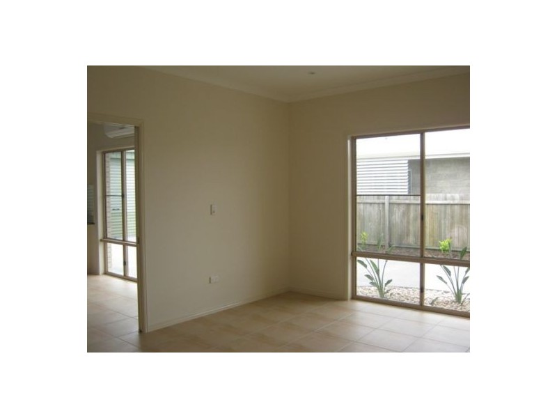 64  Cunningham, Torquay QLD 4655