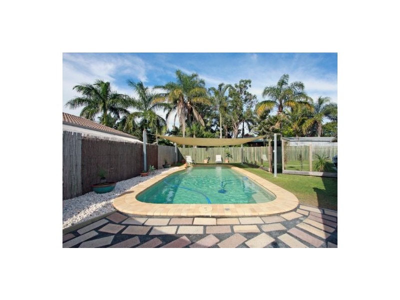 23 Debra Court, Urangan QLD 4655
