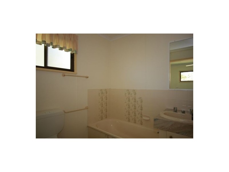 661 Charlton Esplanade, Urangan QLD 4655