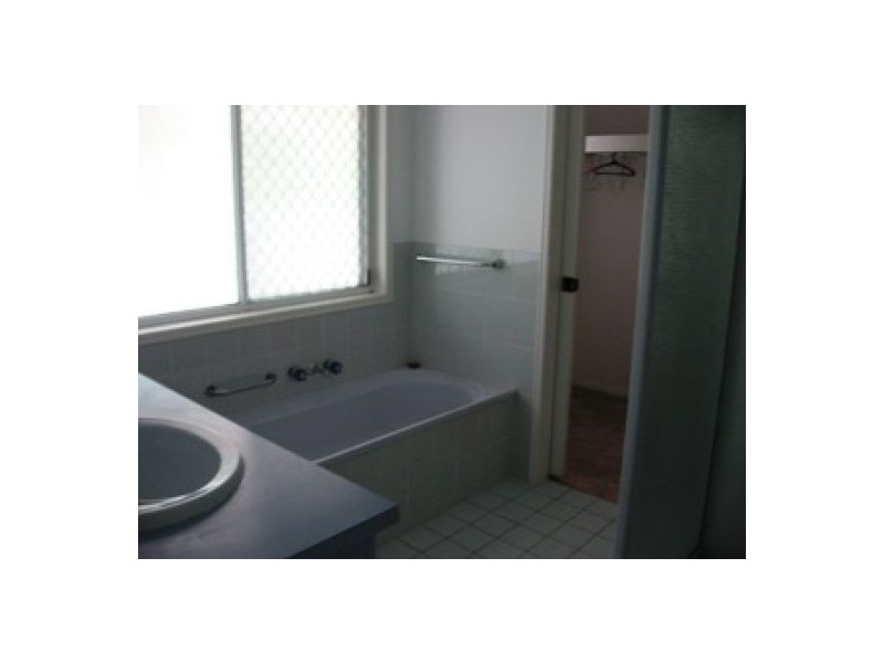 1 – 3 Parkway Dr, Scarness QLD 4655