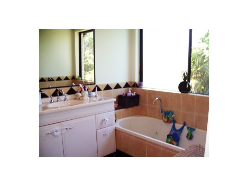 16 Merrilyn Court, Urangan QLD 4655