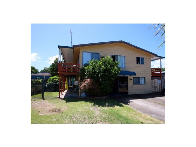 4 Prince Street, Urangan QLD 4655
