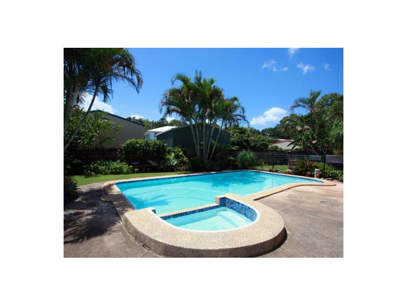4 Prince Street, Urangan QLD 4655