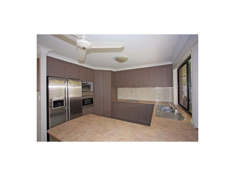 14 STRINGYBARK DR, Urangan QLD 4655