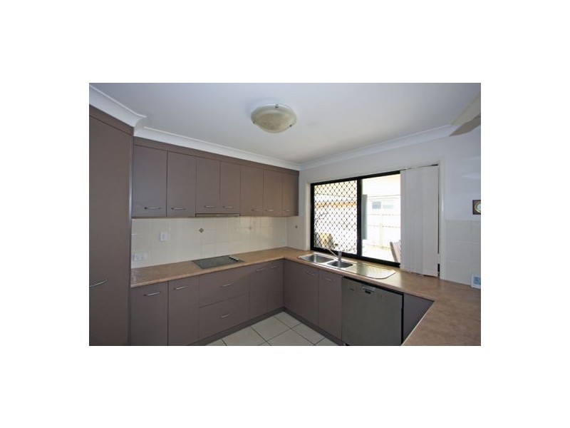 14 STRINGYBARK DR, Urangan QLD 4655