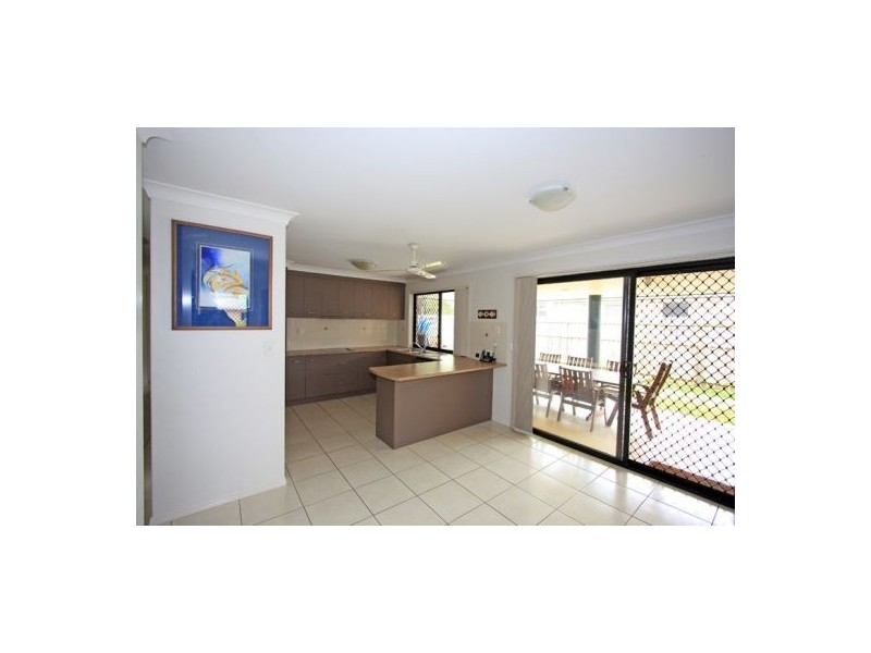 14 STRINGYBARK DR, Urangan QLD 4655