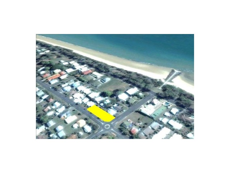 8 Margaret Street, Urangan QLD 4655