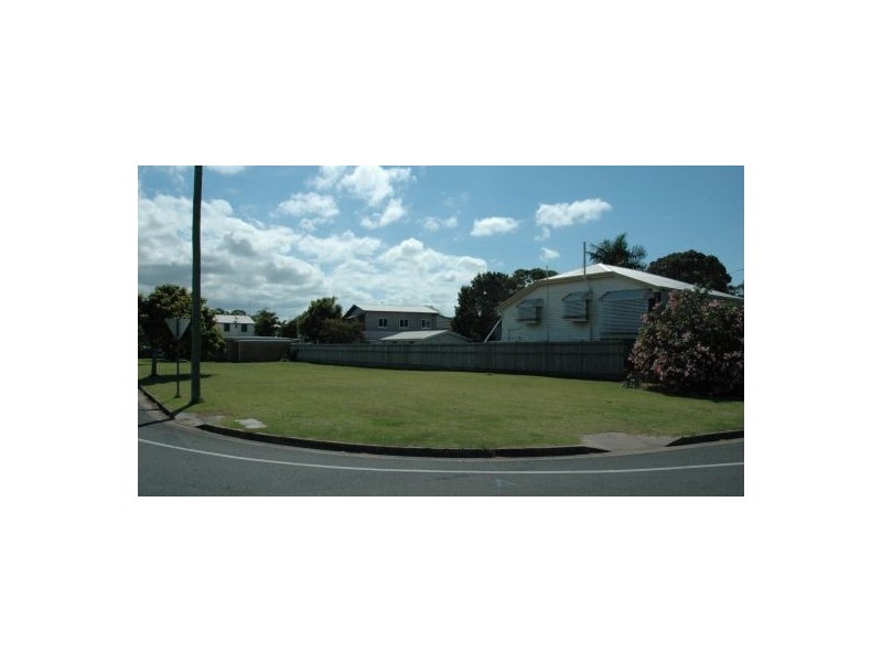 8 Margaret Street, Urangan QLD 4655