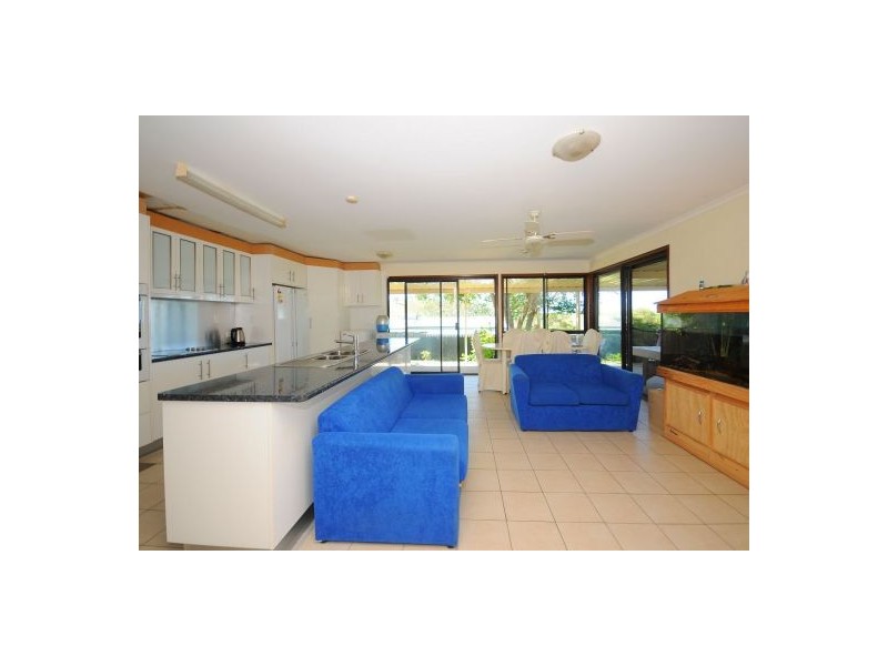 4 Windsor Way, Urraween QLD 4655