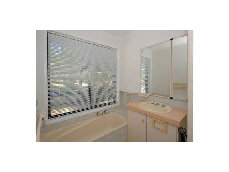 4 Windsor Way, Urraween QLD 4655