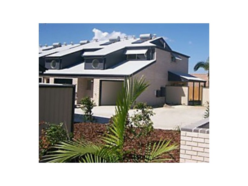 2/66 Winchelsea Street, Pialba QLD 4655